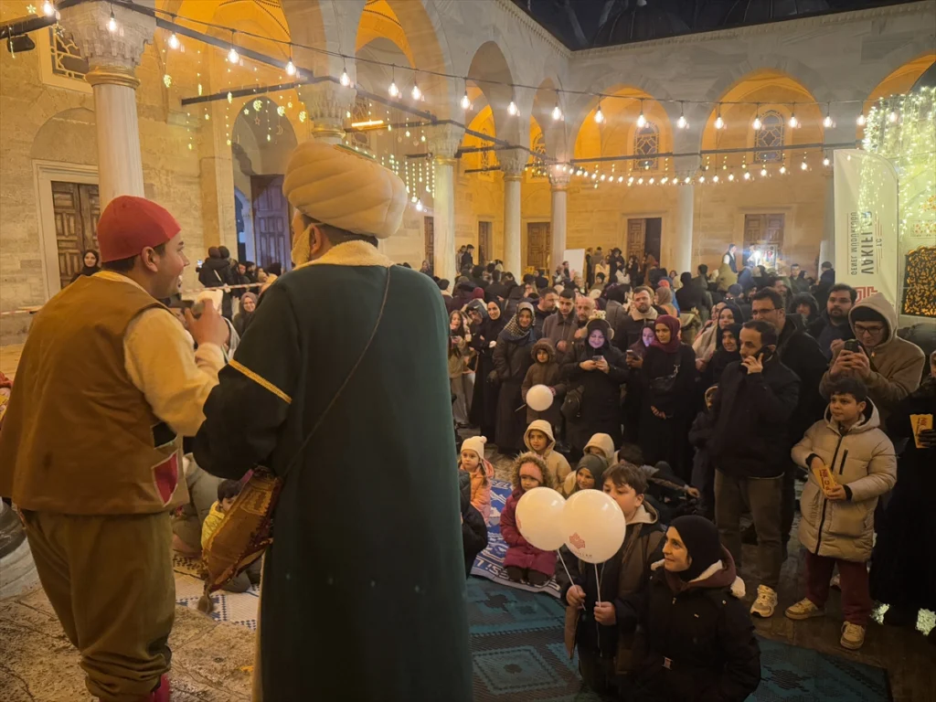  tarihi Valide-i Cedid Camii'nde Ramazan Şenliği