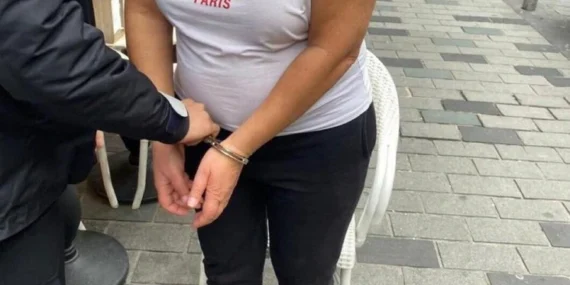 İstanbul’da Bir İsrailli Kadın Erdoğan’a Hakaret Suçlamasıyla Gözaltına Alındı