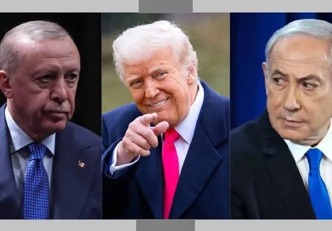 Recep Tayyip Erdoğan, Donald Trump ve Binyamin Netanyahu’nun yer aldığı kolaj; Türkiye ile İsrail arasındaki gerilimin arttığı bir dönemde Trump, Tel Aviv’le stratejik ilişkilerini korurken Erdoğan’ı övmüş ve Türkiye’yi önemli bir müttefik olarak nitelendirmiştir.