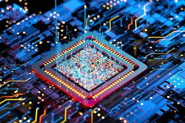 Yakın planda, yüksek teknolojiye sahip bir mikroçipin elektronik devre kartı üzerindeki görünümü. Mavi ve turuncu renklerde parlayan devre yolları; yarı iletken teknolojisini, veri işlemeyi, yapay zekâyı ve dijital dönüşümü simgeleyen modern ve futuristik bir tasarım sunuyor.
