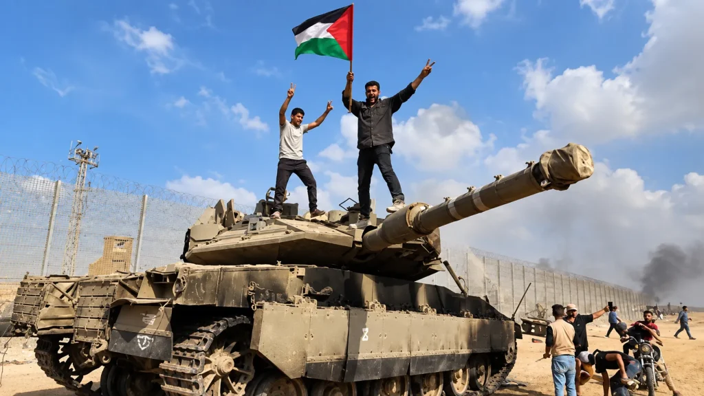 7 Ekim 2023’teki saldırı sırasında Hamas güçleri bir İsrail tankını ele geçirdi ve üzerine Filistin bayrağı çekti. Aynı saldırıda bazı İsrailli askerler de esir alındı.